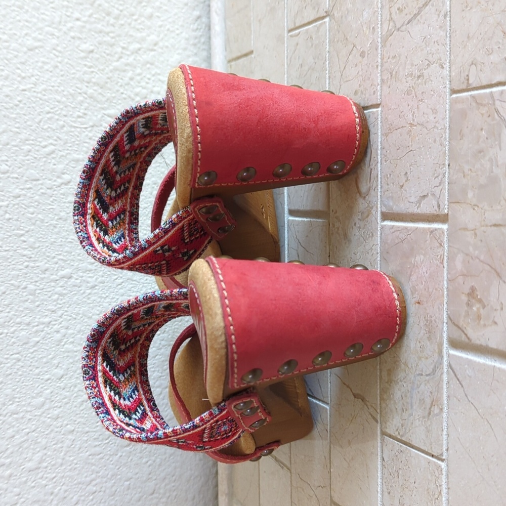 Sbicca Vibrant Red Patterned Platforms - Picture 3 of 7